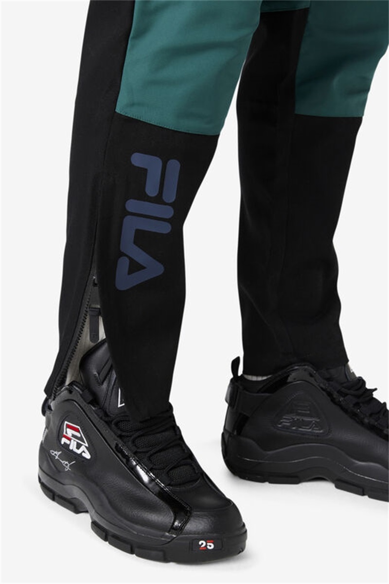 Black Men's Fila Amazon Cargo Pants | Saudi Arabia-419253